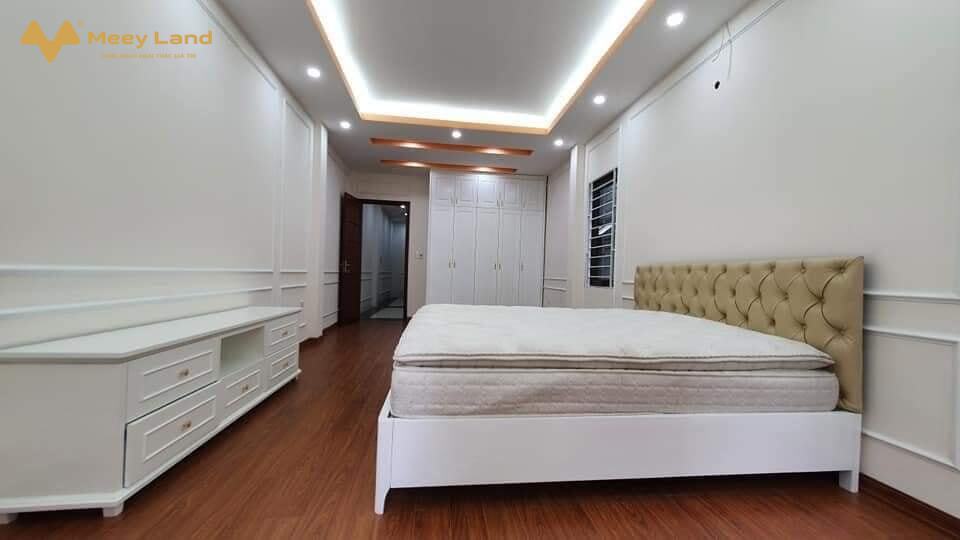 Bán nhà Lạc Long Quân, Cầu Giấy, 57m x 6T, thang máy, ô tô