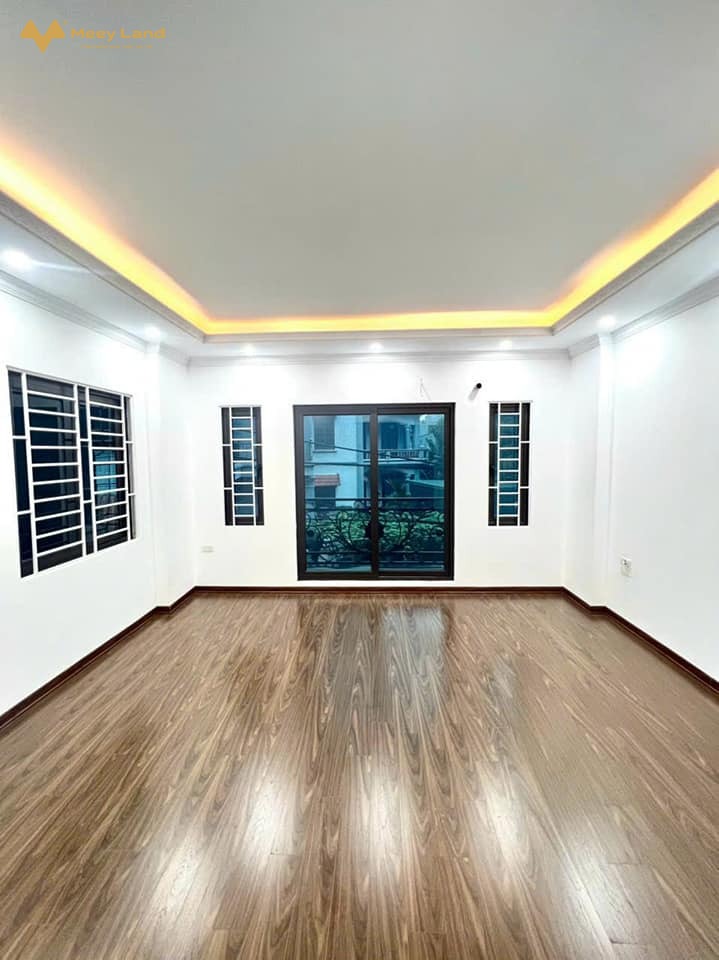 Chỉ 7 tỷ có nhà Ngô Gia Tự, Long Biên 5 tầng, 33m2 (Lô góc)...