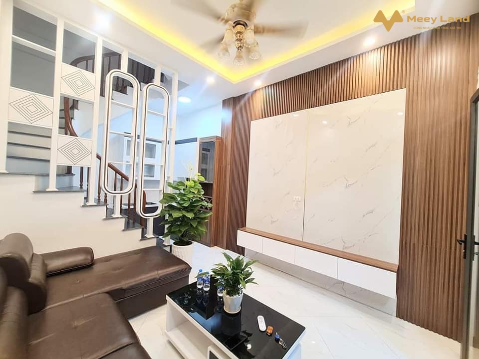 Bán nhà Ngô Gia Tự thông sang Hoa Lâm, Long Biên 42m2, 5 tầng, giá 9,08 tỷ