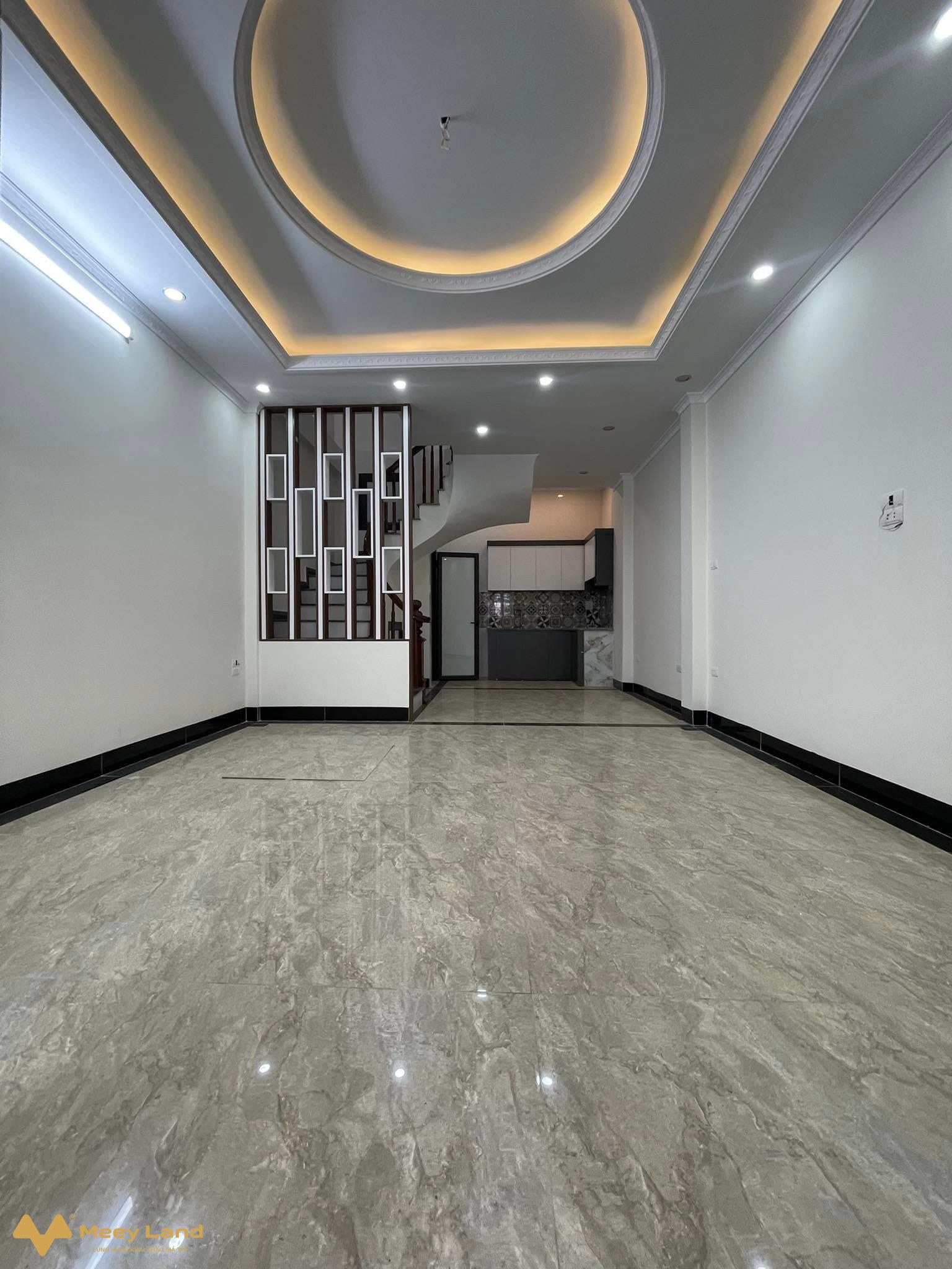 Bán nhà Ngô Gia Tự, Long Biên 55m2, 5 tầng chỉ 9,5 tỷ phía trước thoáng sáng