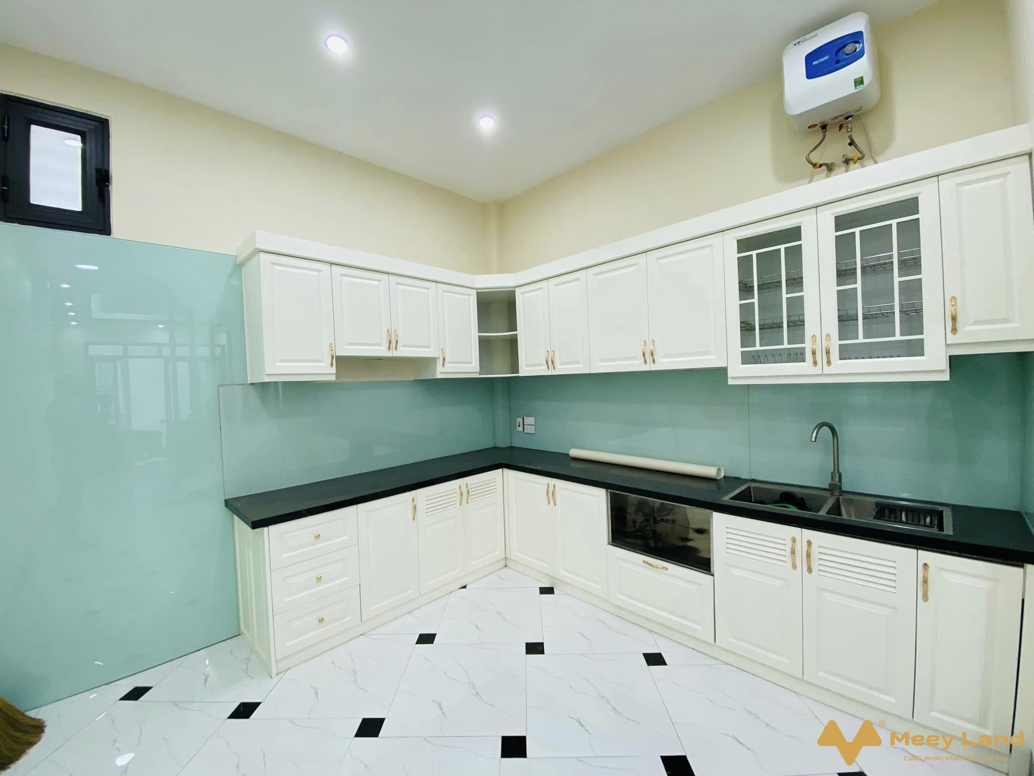 Bán nhà Ngô Gia Tự, Long Biên 38m2, 5 tầng chỉ 7,6 tỷ - Cam kết chuẩn