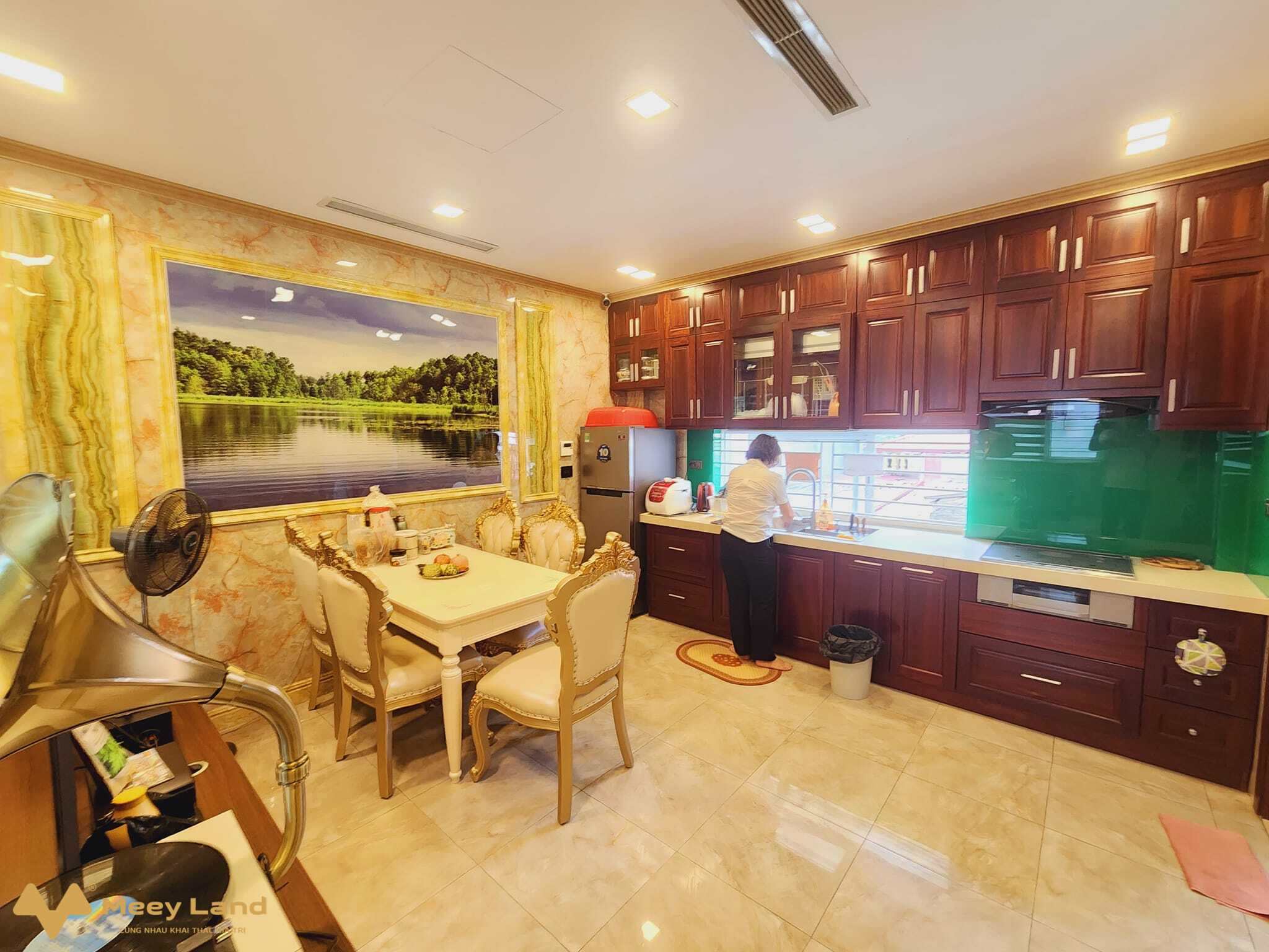 Siêu phẩm đẹp - bán nhà Nguyễn Văn Cừ, Long Biên 48m2, 6 tầng giá 10,5 tỷ (Thoáng sáng)