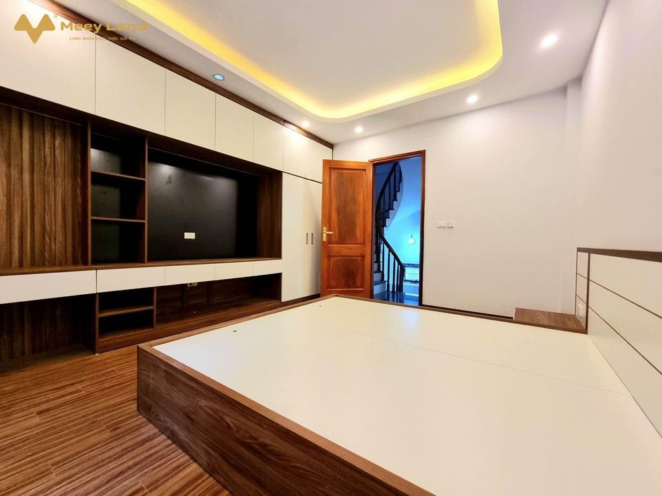 Bán căn nhà phường Việt Hưng, Long Biên 35m2, 5 tầng chỉ 6,95 tỷ (Lô góc thoáng)
