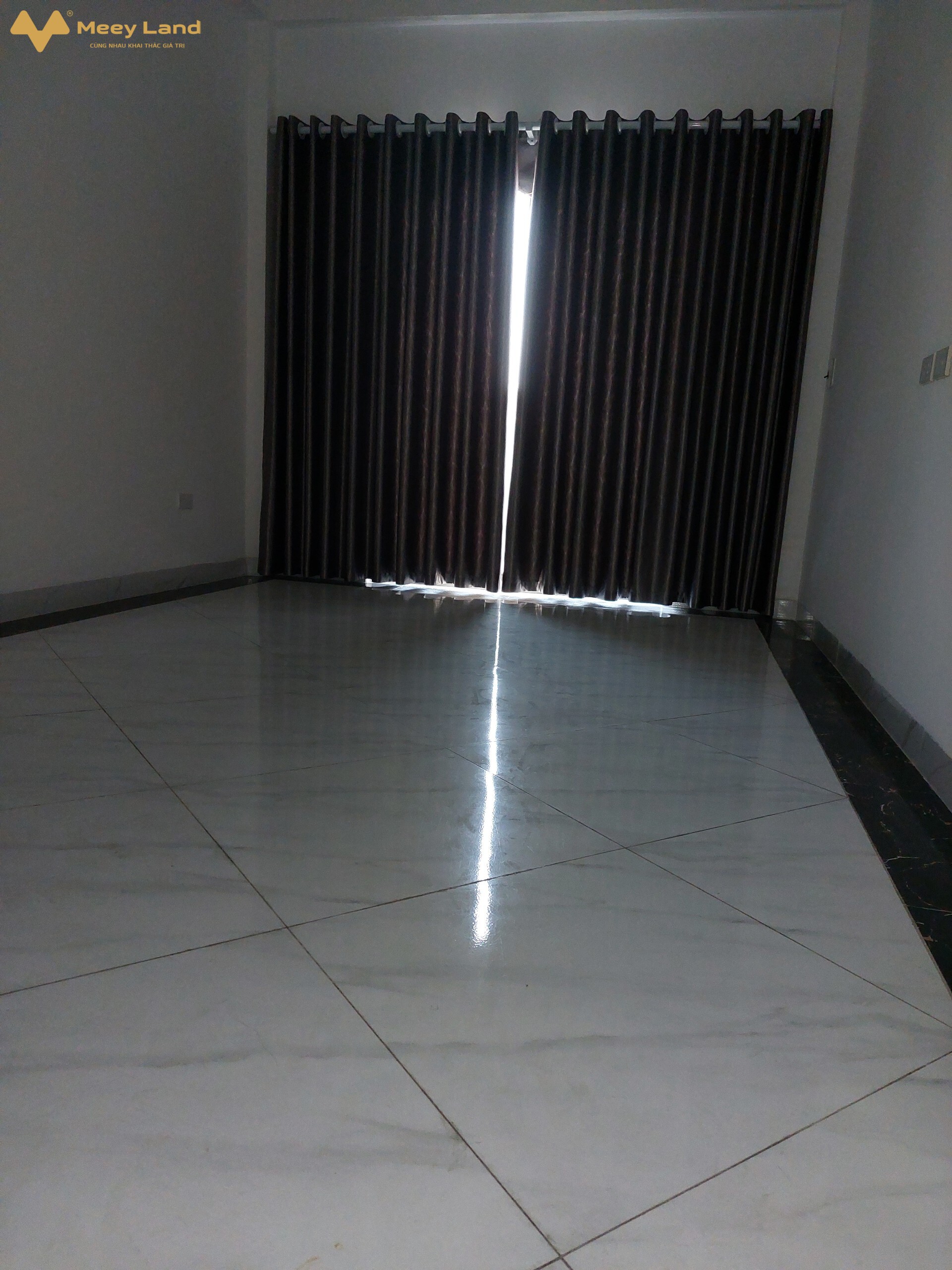 Bán nhà gần chợ Thạch Bàn, Long Biên 5 tầng, 32m2 giá 6,85 tỷ.