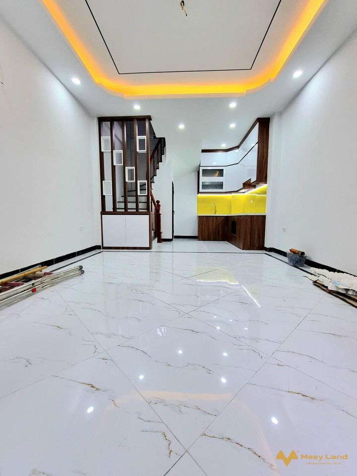 Bán căn nhà phường Việt Hưng, Long Biên 35m2, 5 tầng chỉ 6,95 tỷ (Lô góc thoáng)