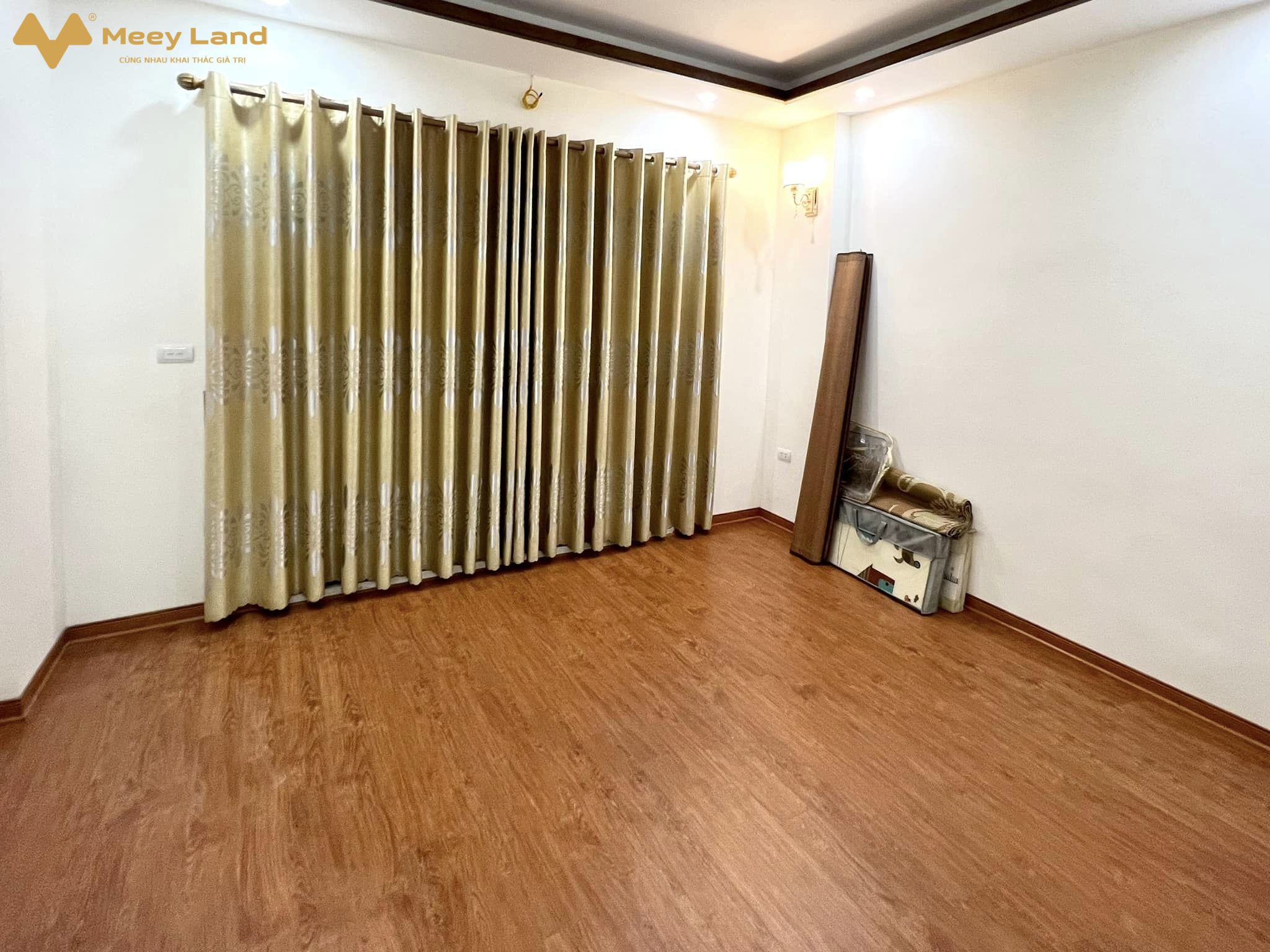 Bán nhà gần trường cấp 2 Thạch Bàn, Long Biên 35m2, 5 tầng giá 7,5 tỷ
