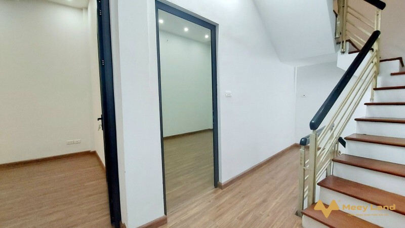 Bán gấp nhà mặt phố Huế, quận Hai Bà Trưng, Hà Nội, mặt tiền 5m