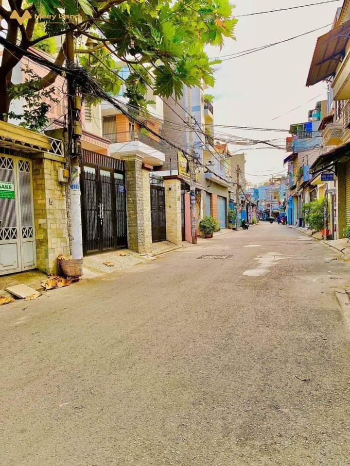 Cần bán gấp nhà, làng Tăng Phú quận 9, hẻm ô tô 6m, 3 tầng lầu 75m2, giá 5,2 tỷ