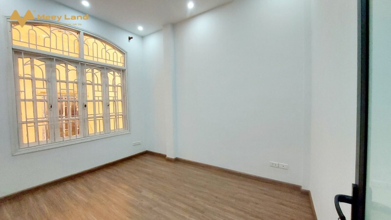 Bán gấp nhà mặt phố Huế, quận Hai Bà Trưng, Hà Nội, mặt tiền 5m