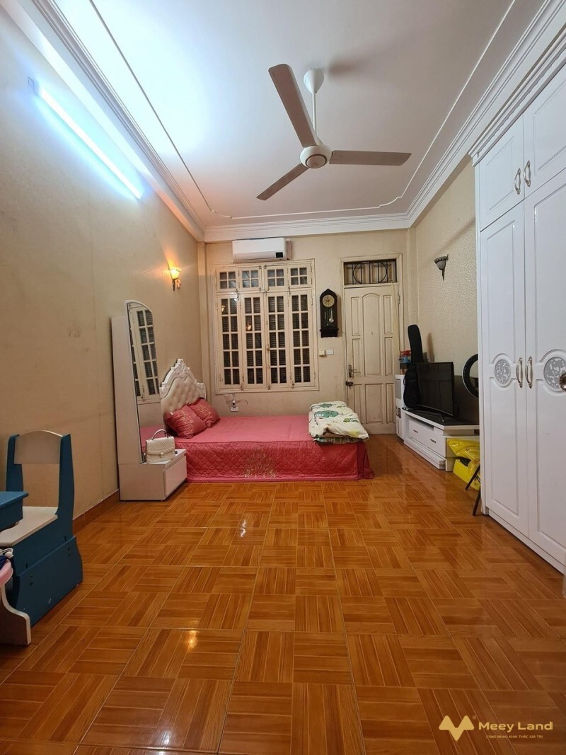 Bán gấp nhà mặt ngõ Quỳnh 40m2, 5 tầng, mặt tiền 4m, giá 5,99 tỷ