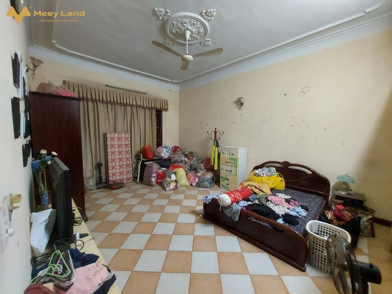 Cần bán gấp nhà mặt phố Đông Ngạc 83m2, 3 tầng, mặt tiền 11m, kinh doanh tốt, giá đầu tư