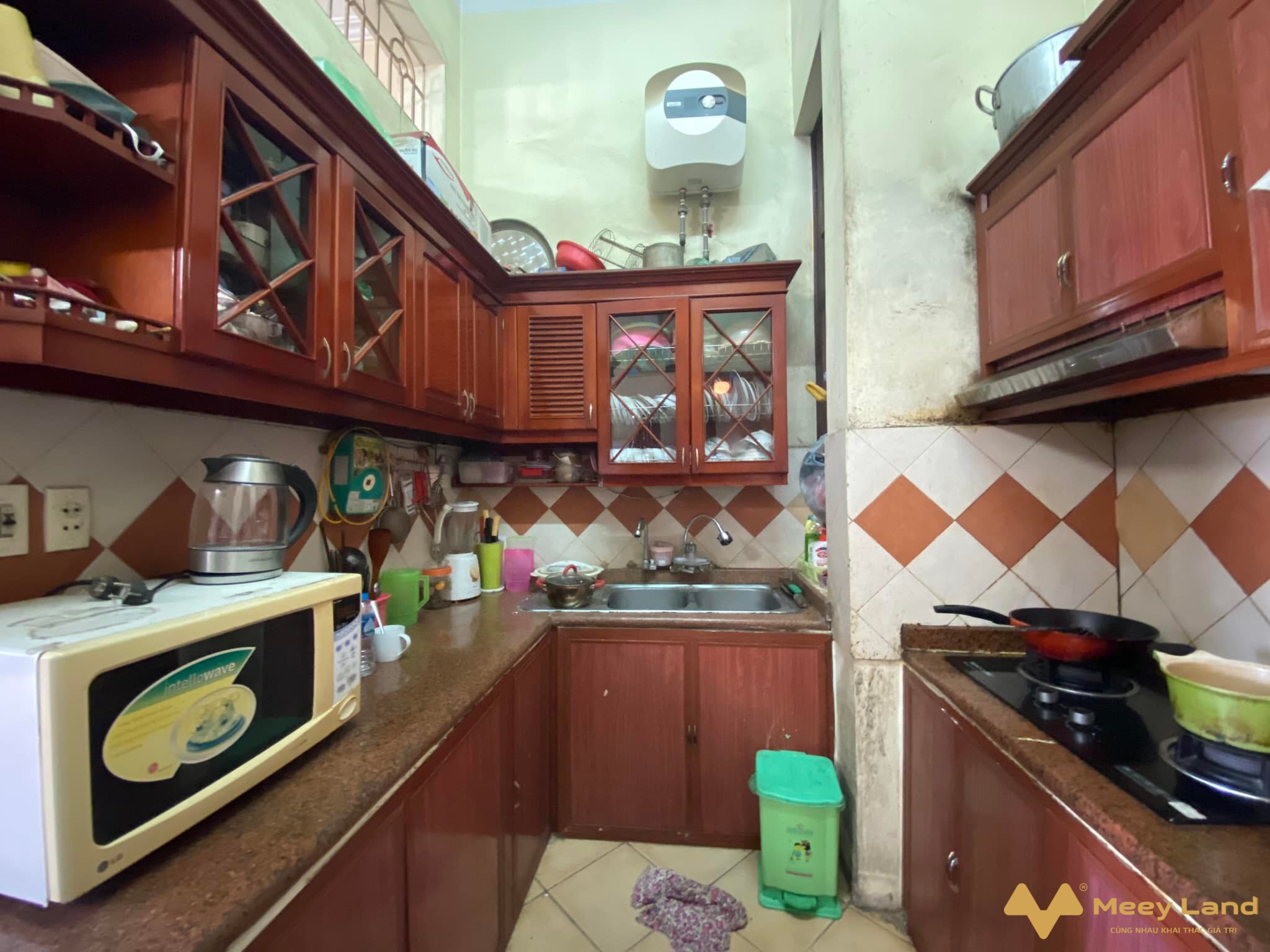 Cần bán gấp nhà mặt phố Đông Ngạc 83m2, 3 tầng, mặt tiền 11m, kinh doanh tốt, giá đầu tư