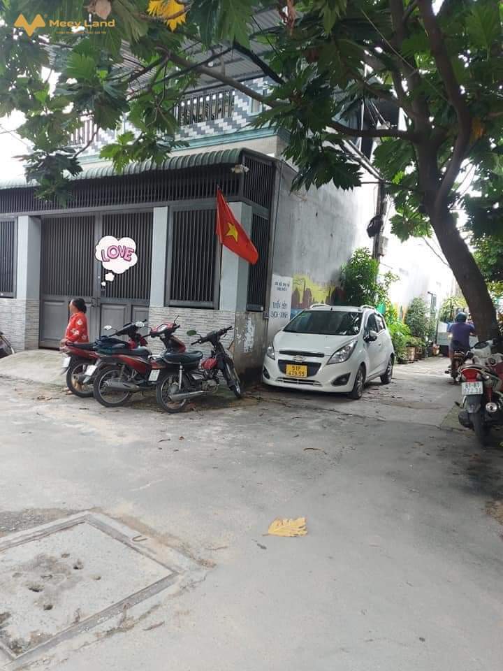 Cần bán gấp nhà đường 385, quận 9, đường ô tô 6m, 3 tầng lầu, 80m2, giá 6,1 tỷ