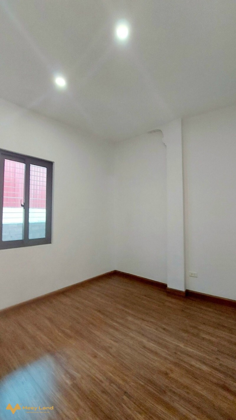 Bán gấp nhà mặt phố Huế, quận Hai Bà Trưng, Hà Nội, mặt tiền 5m