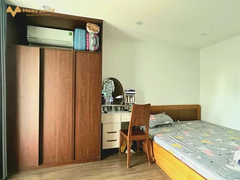 Bán gấp căn hộ chung cư phố Tạ Quang Bửu 70m2, giá 2,45 tỷ