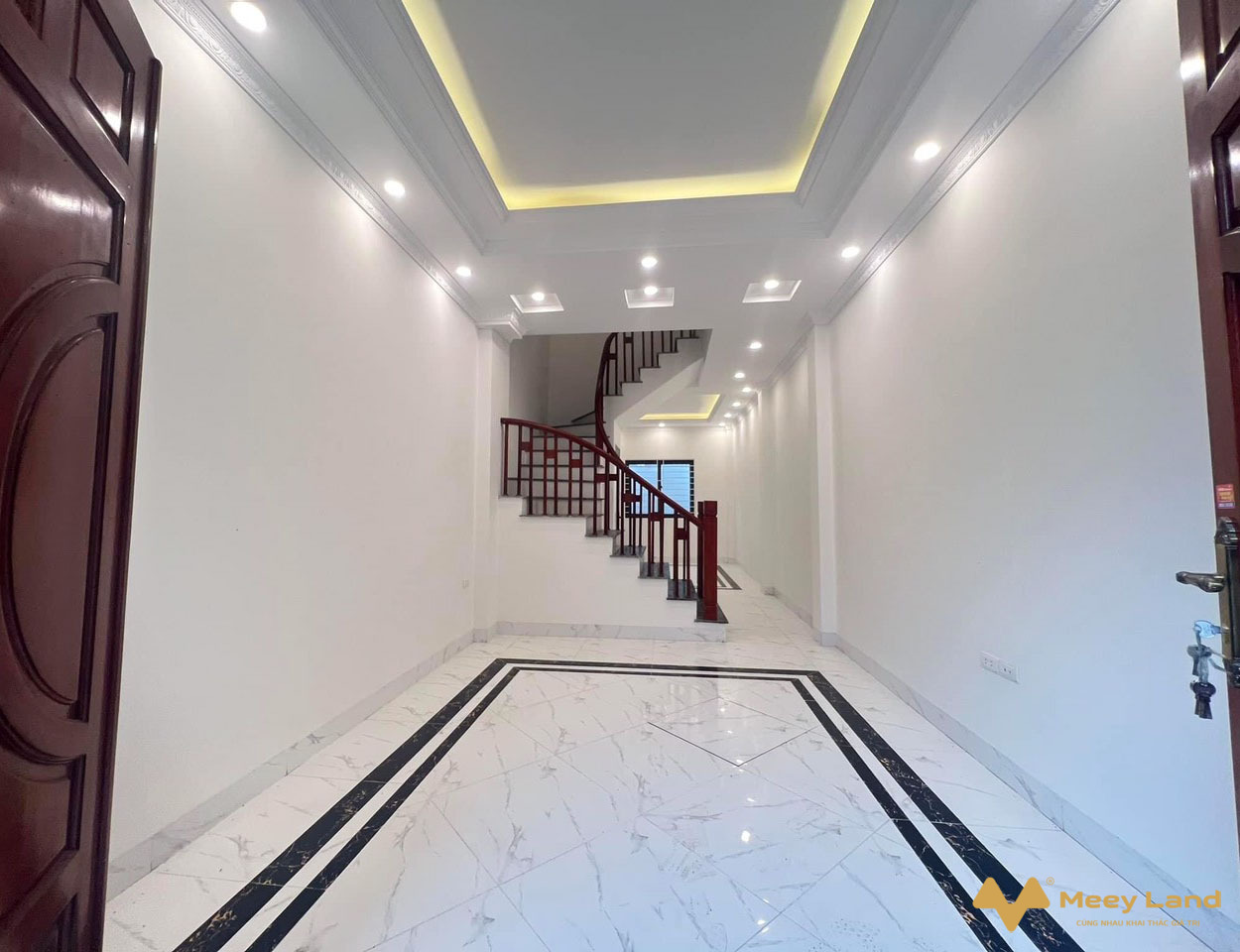 Bán nhà Long Biên ngay gần chợ Thạch Bàn Cổ Linh 42m2, 4 tầng cách 10m ra đường ô tô giá 3,25 tỷ