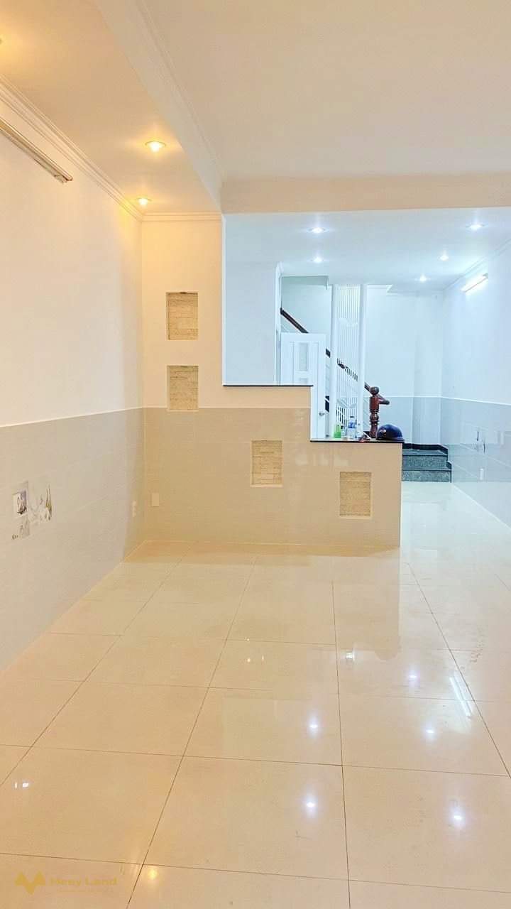 Cần bán gấp nhà, Lê Văn Việt, quận 9, hẻm ô tô 6m, 4 tầng lầu 105m2, giá 6,75 tỷ