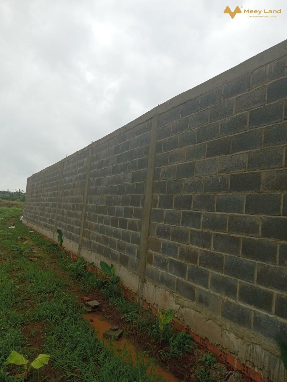 Mô tả nhà :+ Diện tích: 3,2  x 18, nở hậu 3.1m.+ Kết cấu: Cấp 4, 1 PN, 1WC, ở ngay. Nhà 1 đời chủ, chưa qua đầu tư.+ HXH tới cửa, hẻm thẳng 1 trục. Cách hẻm xe tải 4M, 30m ra mặt tiền.+ Pháp lý chuẩn, sổ riêng chính chủ.+ Vị trí: Ngay trung tâm Trường Thọ, đi đâu cũng tiện, gần chợ Thủ Đức. Gần trường học các cấp, trường Cao Đẳng, Đại học, nhà thờ..... 20 phút vào Sân bay.+ Giá bán : 3,7 tỷ.(Giá cũ 3,95 tỷ )+ Liên hệ Cao Lâm 0943642255 để được tư vấn và hướng dẫn xem nhà.Cám ơn Vì đã xem tin.