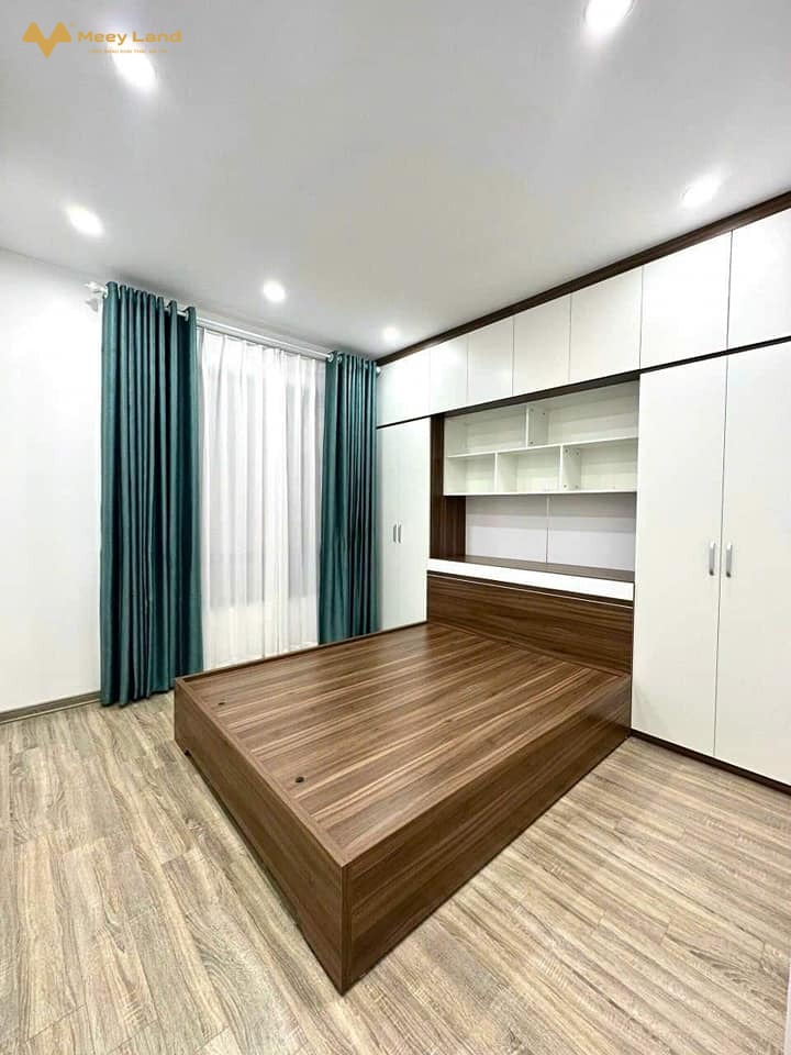 Bán nhà Ngô Gia Tự thông sang Hoa Lâm, Long Biên 42m2, 5 tầng, giá 9,08 tỷ