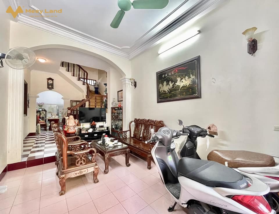 Bán nhà dân xây, phố Việt Hưng, Long Biên 4 tầng, 36m2 giá 8 tỷ