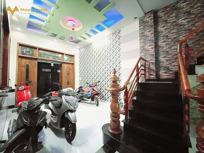 Bán nhà hẻm xe tải Cống Lở, phường 15, Tân Bình, 61m2, 5 tầng, 5 phòng ngủ