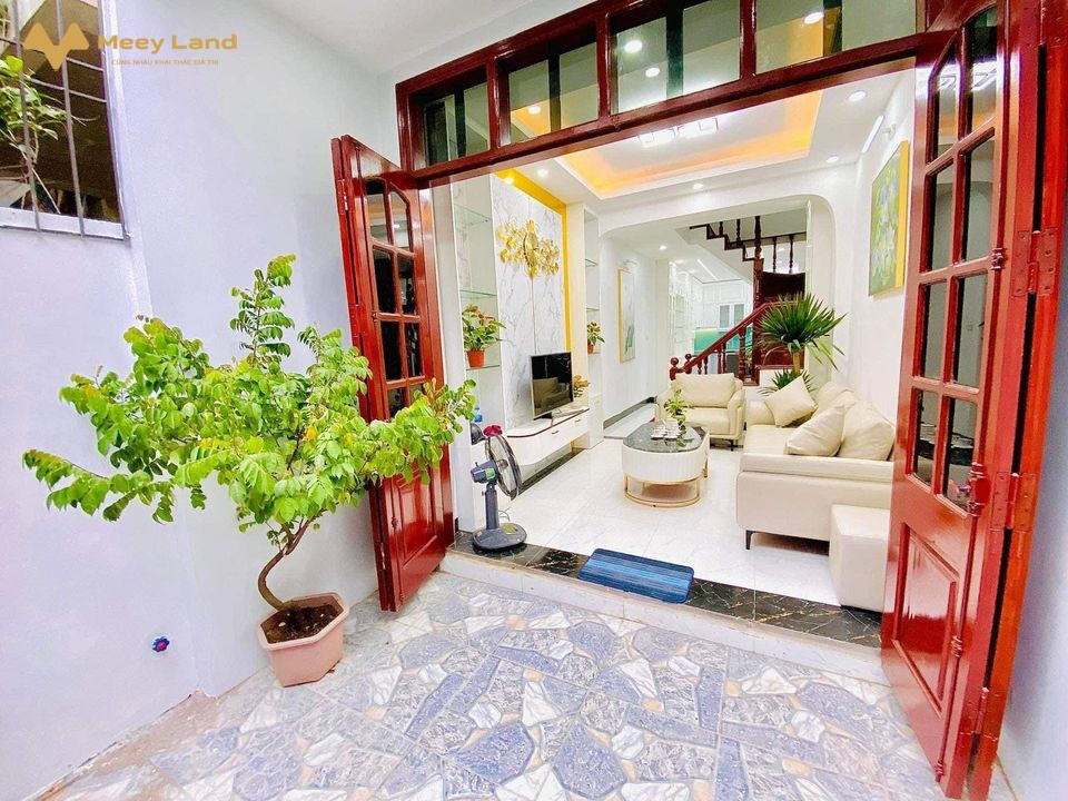Cần bán nhà ngõ Ngô Gia Tự, Long Biên 48m2, 4 tầng chỉ 11,5 tỷ