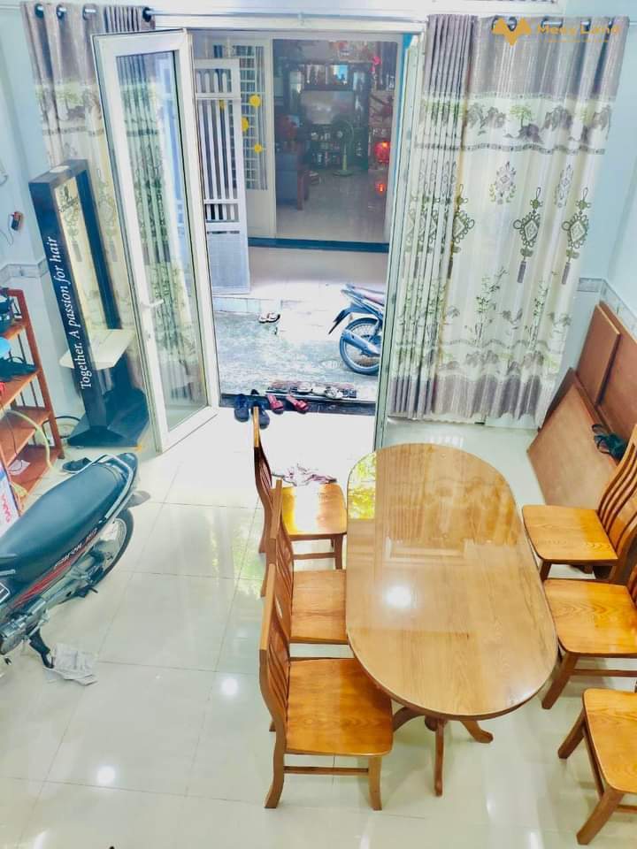 Cần bán gấp nhà, Làng Tăng Phú, quận 9, hẻm ô tô 5m, 3 tầng lầu 56m2, giá 3,1 tỷ