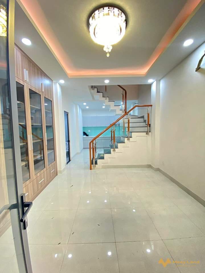 Cần bán gấp nhà, làng Tăng Phú quận 9, hẻm ô tô 6m, 3 tầng lầu 75m2, giá 5,2 tỷ