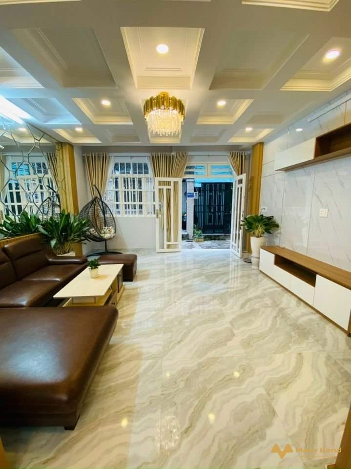 Cần bán gấp nhà, Đường 385, Quận 9, đường ô tô 6m, 3 tầng lầu 71m2, giá 5,3 tỷ