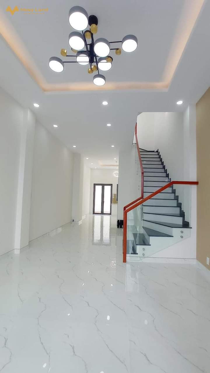 Cần bán gấp nhà, Đường số 8, Quận 9, đường ô tô 6m, 2 tầng lầu 86m2, giá 4,4 tỷ