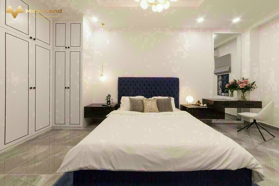 Bán nhà nở hậu, hẻm xe hơi tránh cực đẹp, 85m2, chỉ 8 tỷ, Trường Chinh, Tân Bình, 5 tầng, mua ở ngay