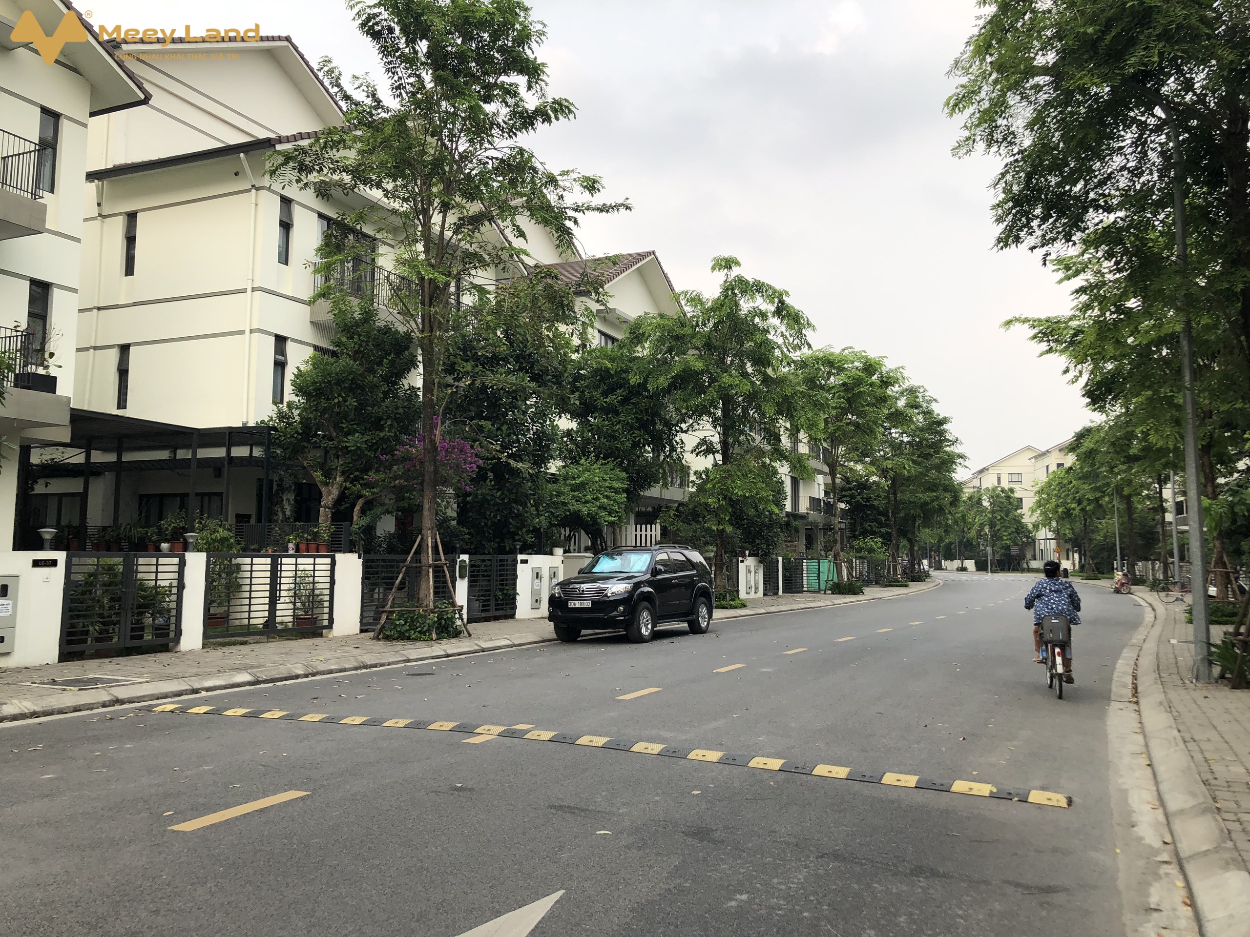 Chính chủ bán lô góc biệt thự Vinhomes Thăng Long, 177m2, nội thất cao cấp