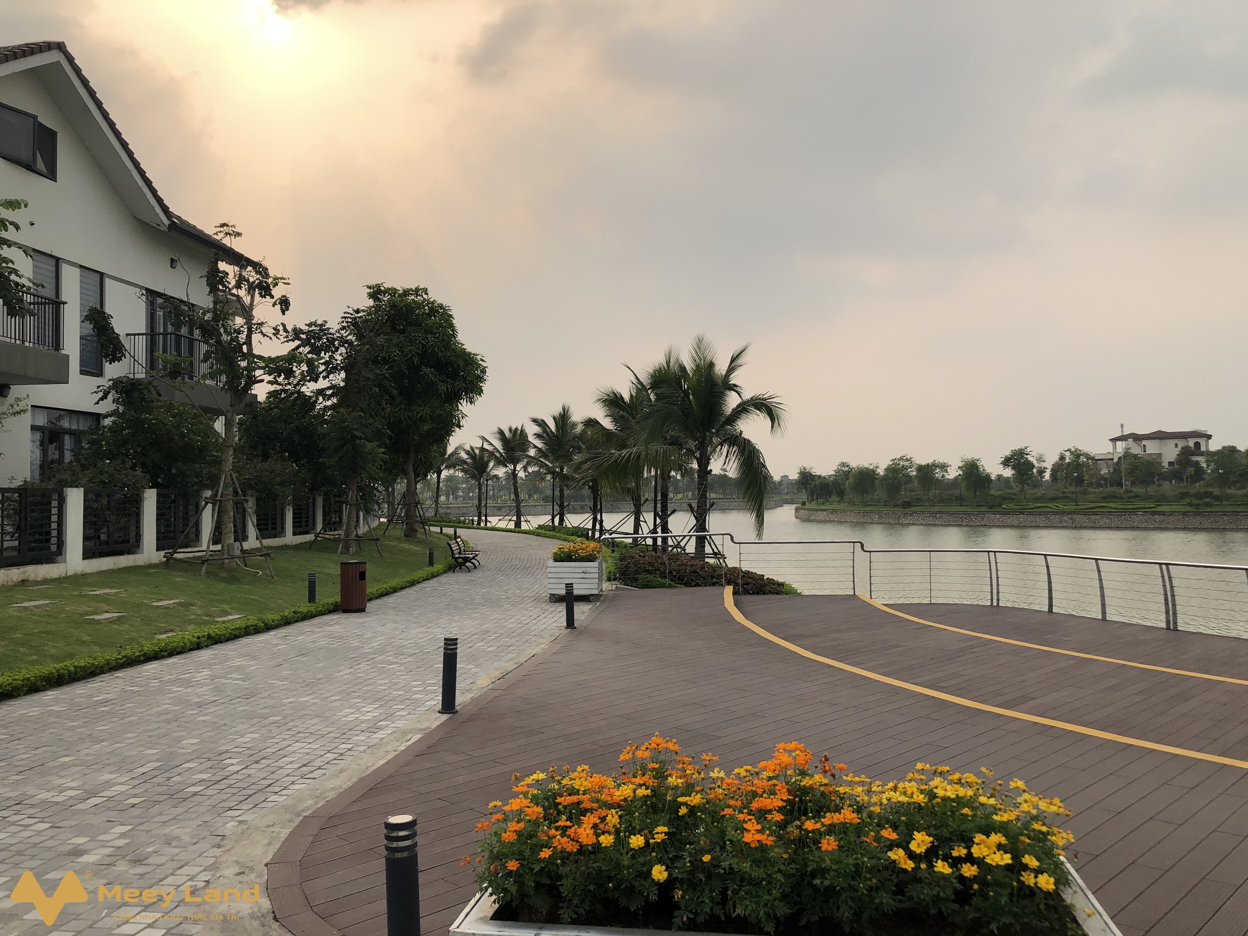 Chính chủ bán lô góc biệt thự Vinhomes Thăng Long, 177m2, nội thất cao cấp