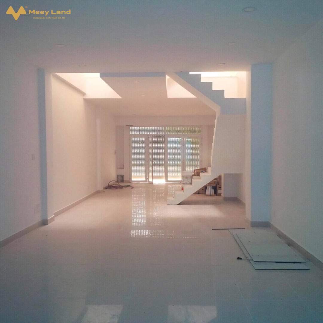 Cho thuê nhà phố 105m2, Him Lam Phú Đông, 5 phòng ngủ, 3 lầu, giá 30 triệutháng