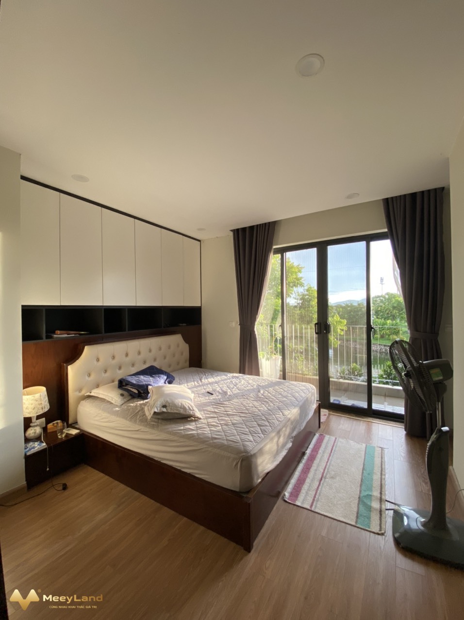 Bán biệt thự Vinhomes Thăng Long, mặt hồ, full nội thất, giá tốt