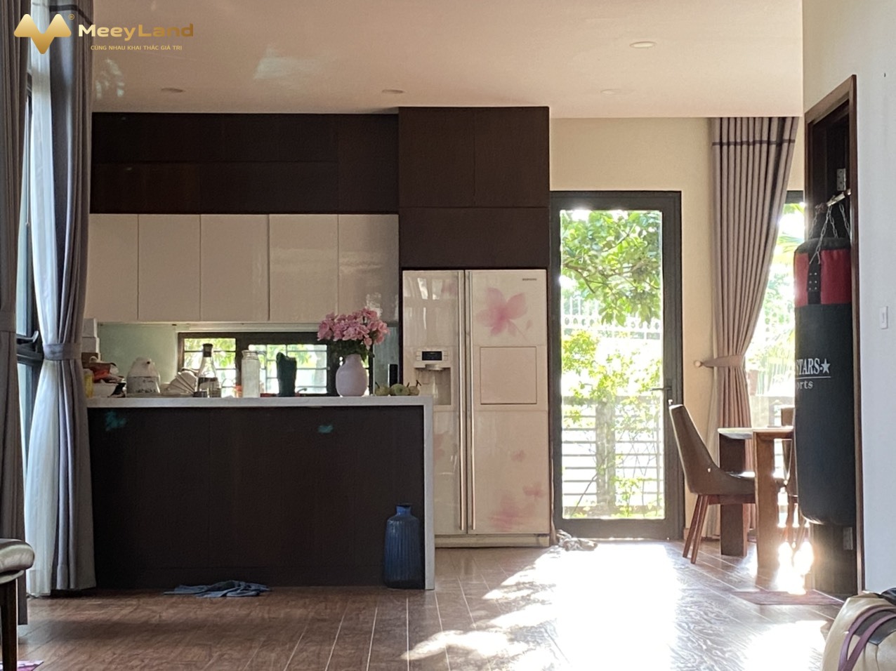 Bán biệt thự Vinhomes Thăng Long, mặt hồ, full nội thất, giá tốt