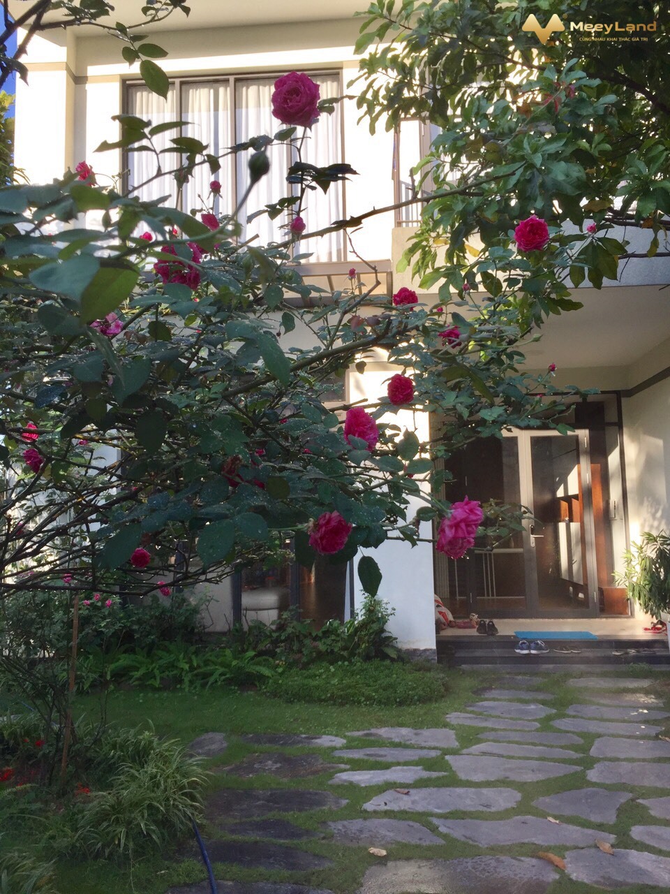 Bán biệt thự Vinhomes Thăng Long, mặt hồ, full nội thất, giá tốt