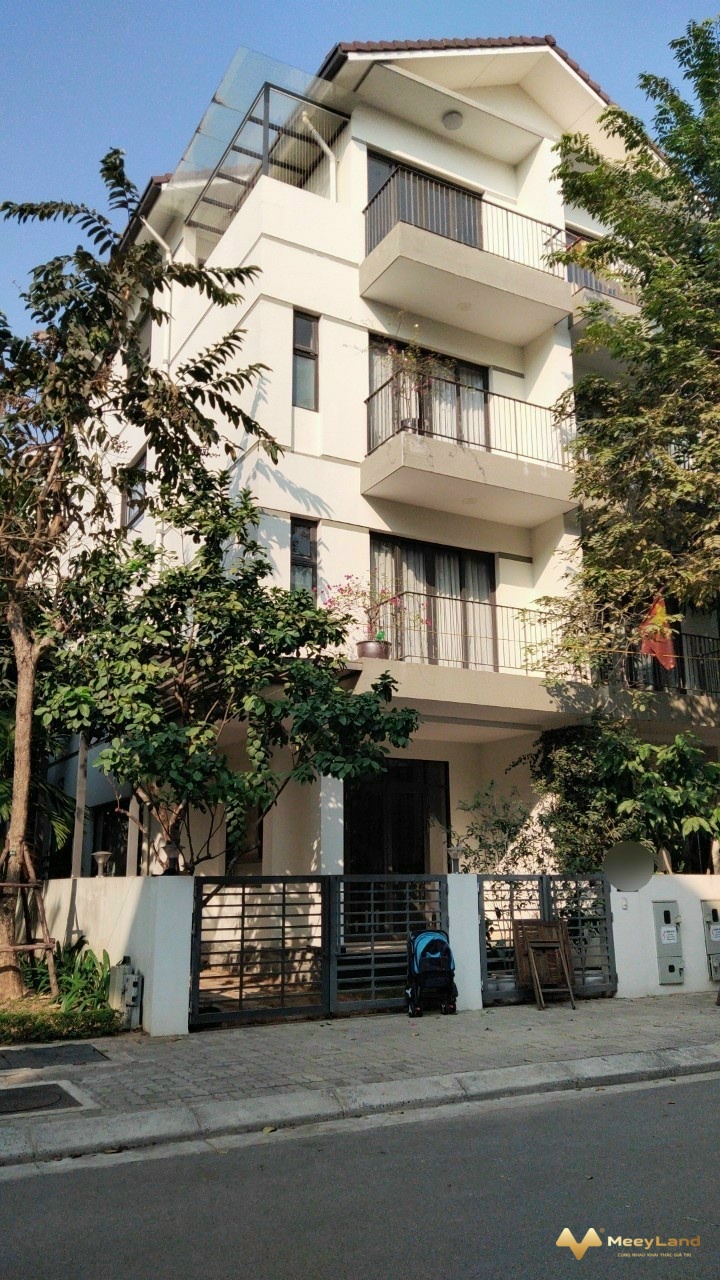 Bán nhanh căn góc biệt thự Vinhomes Thăng Long, 123m2, full nội thất nhập khẩu