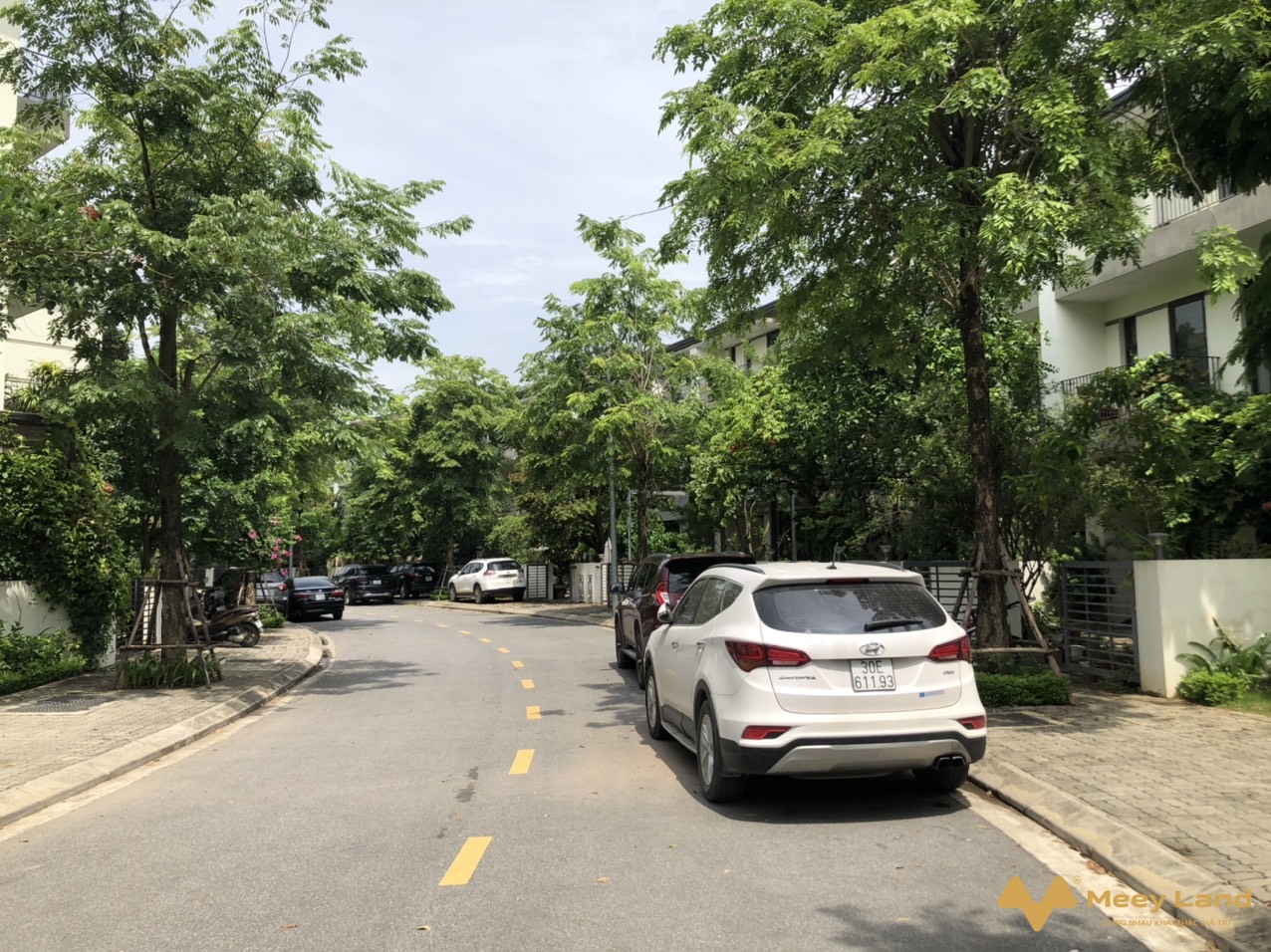 Bán biệt thự song lập Vinhomes 154m2, diện tích sử dụng 300m2, full nội thất