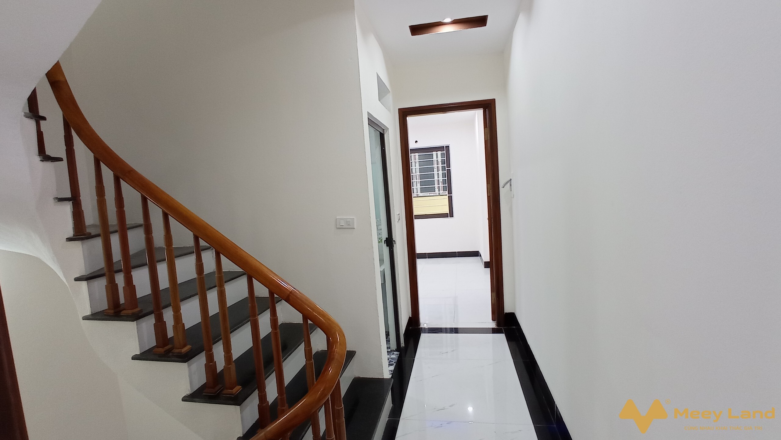 Nhà phân lô, ô tô đỗ cửa tại Đa Sỹ, Hà Trì, Kiến Hưng, diện tích 38m2 x 5 tầng, 4 phòng ngủ, 1 phòng thờ, 1 sân phơi