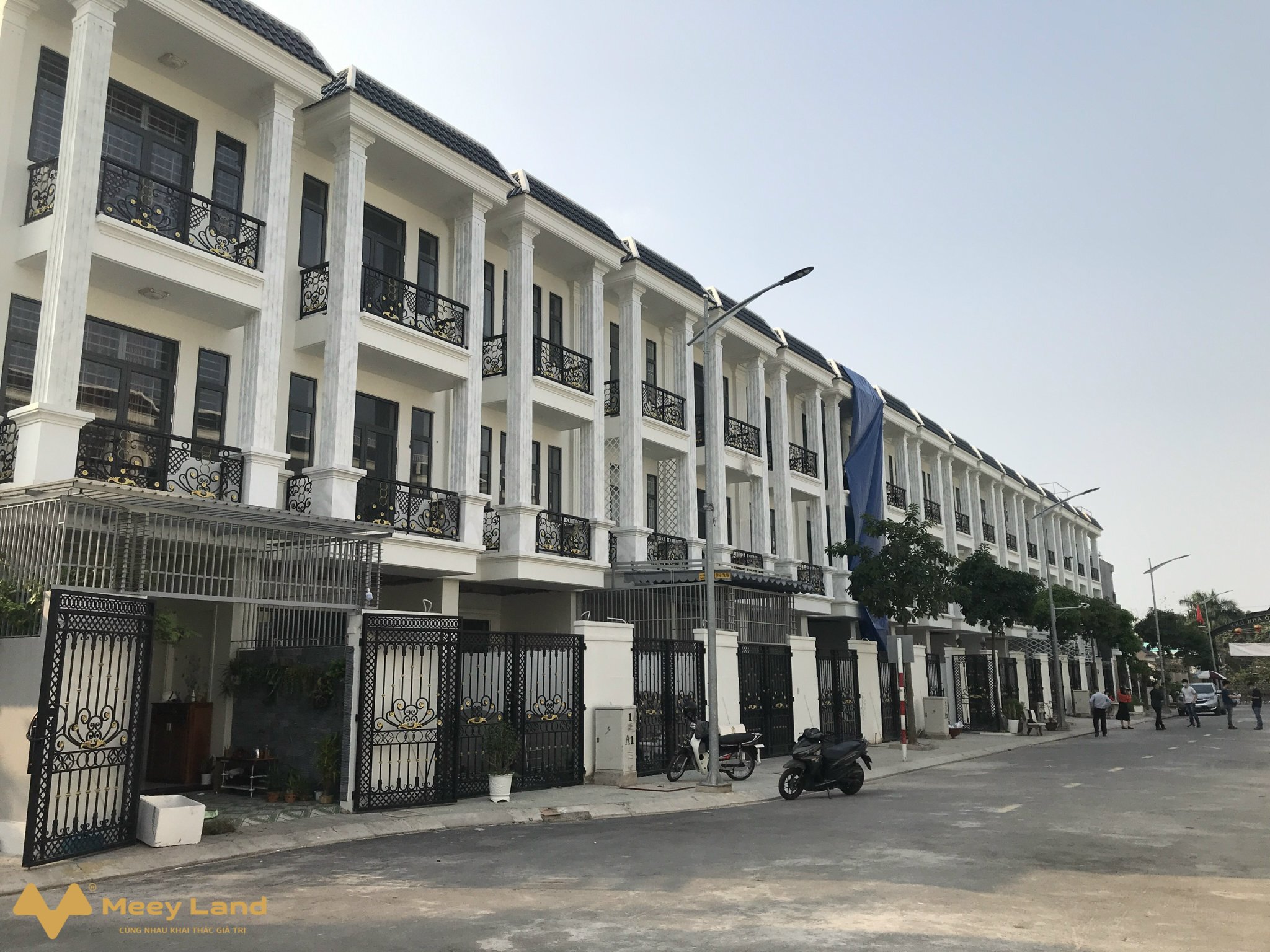 Bán nhà phố lô A... khu dân cư Hoàng Nam 3, diện tích 92m2, 1 trệt 2 lầu, giá 5,9 tỷ, sổ hồng, cho vay 70%