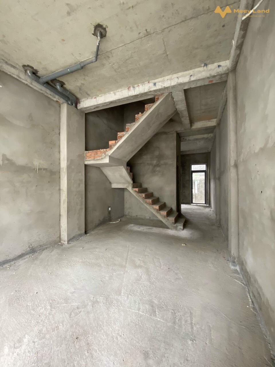 Bán nhà phố lô A... khu dân cư Hoàng Nam 3, diện tích 92m2, 1 trệt 2 lầu, giá 5,9 tỷ, sổ hồng, cho vay 70%