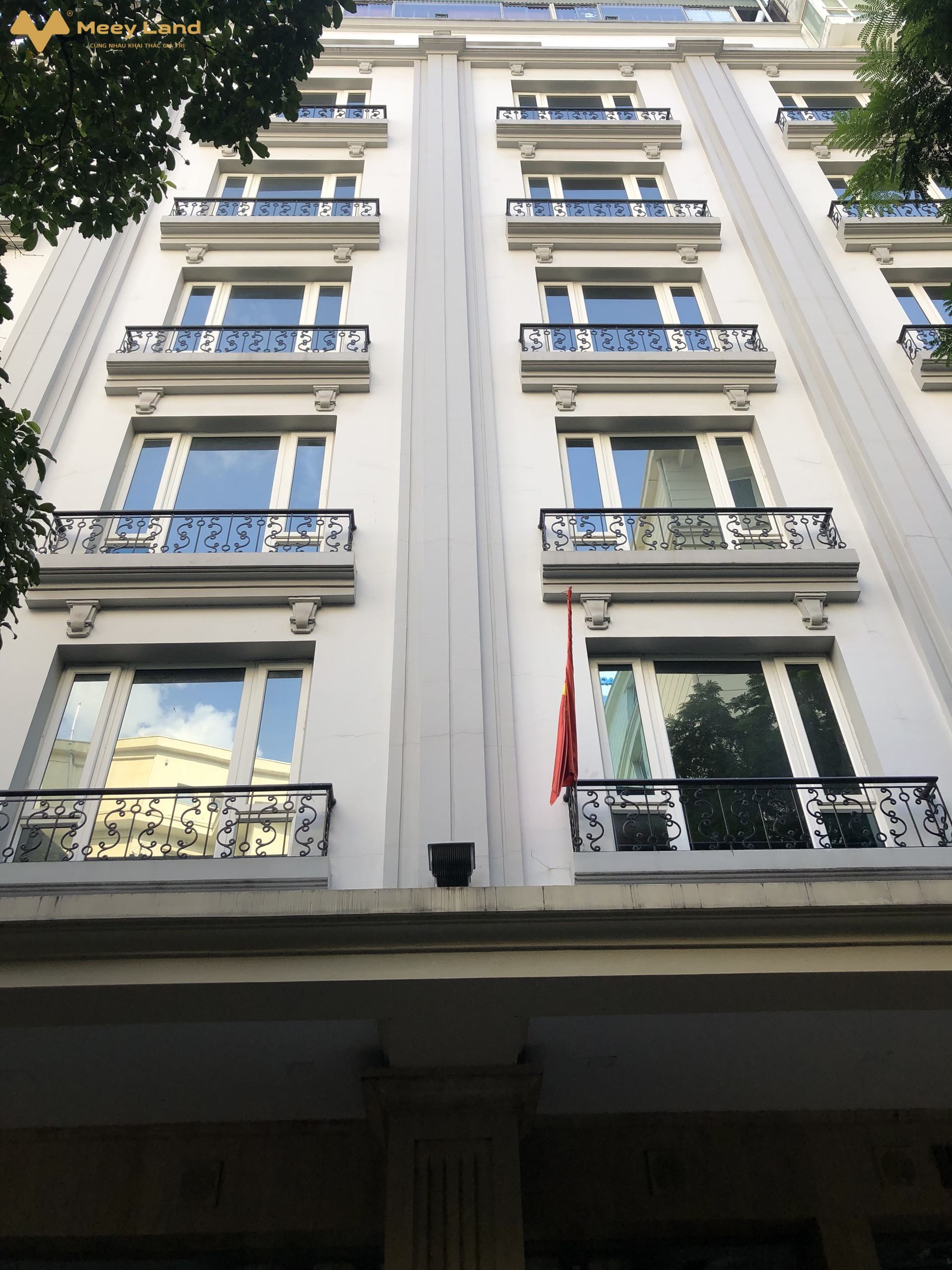 Tòa nhà mặt phố Xã Đàn, 11 tầng, có hầm kinh doanh sầm uất, cho thuê 135 triệu/tháng