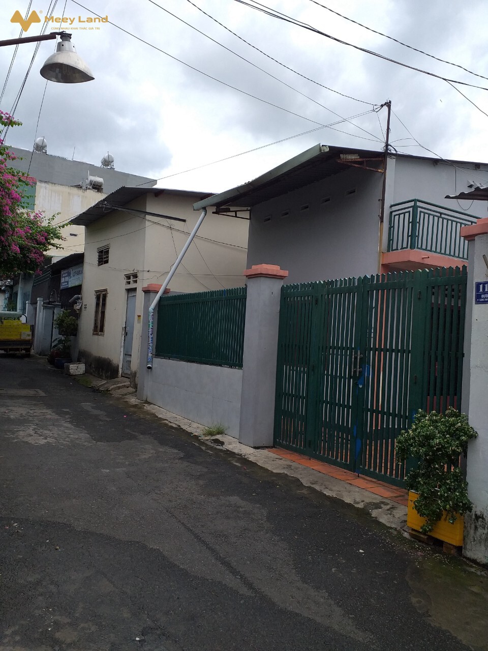 Cần bán gấp nhà mặt tiền đường Lê Văn Việt, quận 9, nhà cấp 4, hẻm ô tô, 75m2 giá chỉ 3,5 tỷ