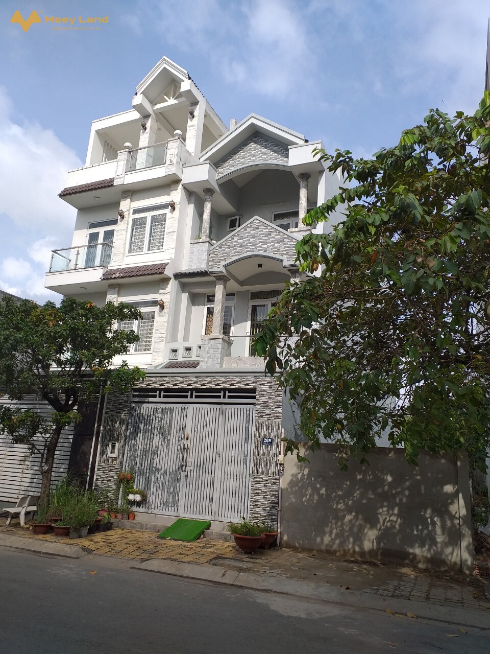 Cần bán gấp nhà mặt tiền đường Lê Văn Việt, quận 9, nhà 4 tầng lầu hẻm ô tô, 70m2 giá chỉ 5,1 tỷ