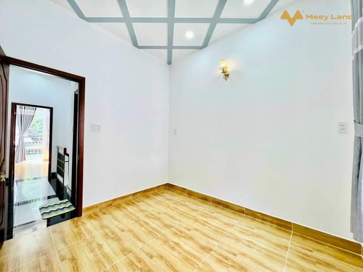 Cần bán gấp nhà, Nguyễn Văn Tăng, quận 9, đường ô tô 6m, 2 tầng lầu 60m2, giá 3,1 tỷ