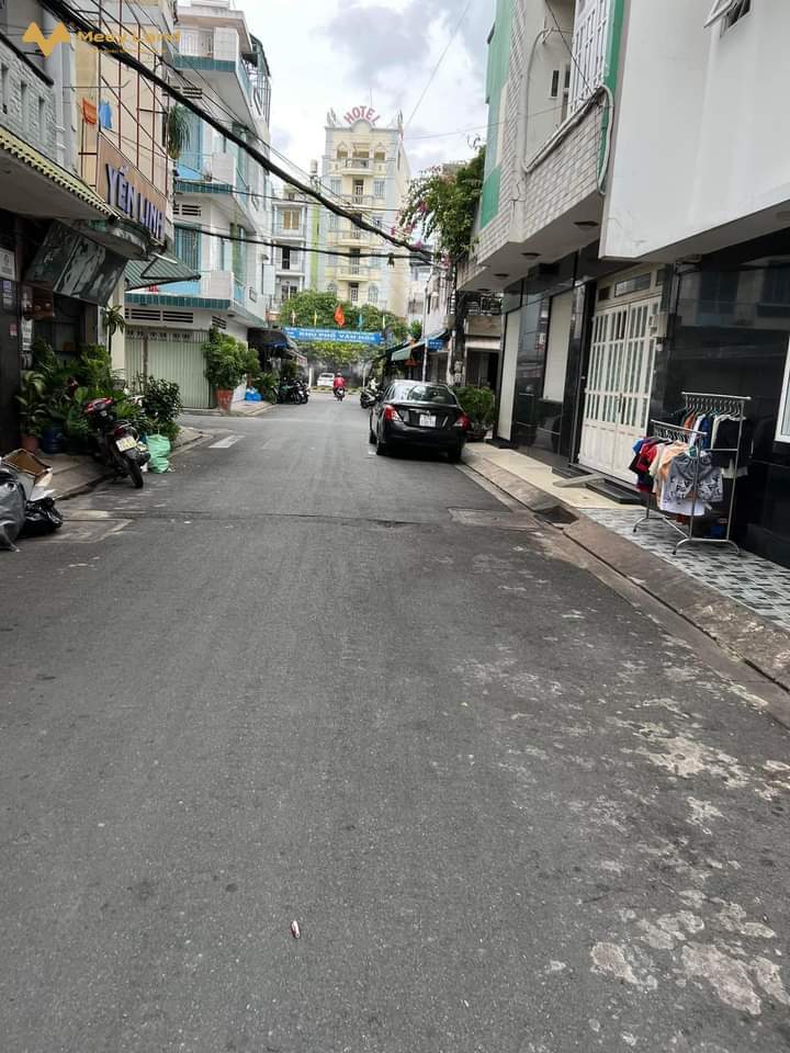Cần bán gấp nhà, Nguyễn Văn Tăng, quận 9, đường ô tô 6m, 2 tầng lầu 60m2, giá 3,1 tỷ
