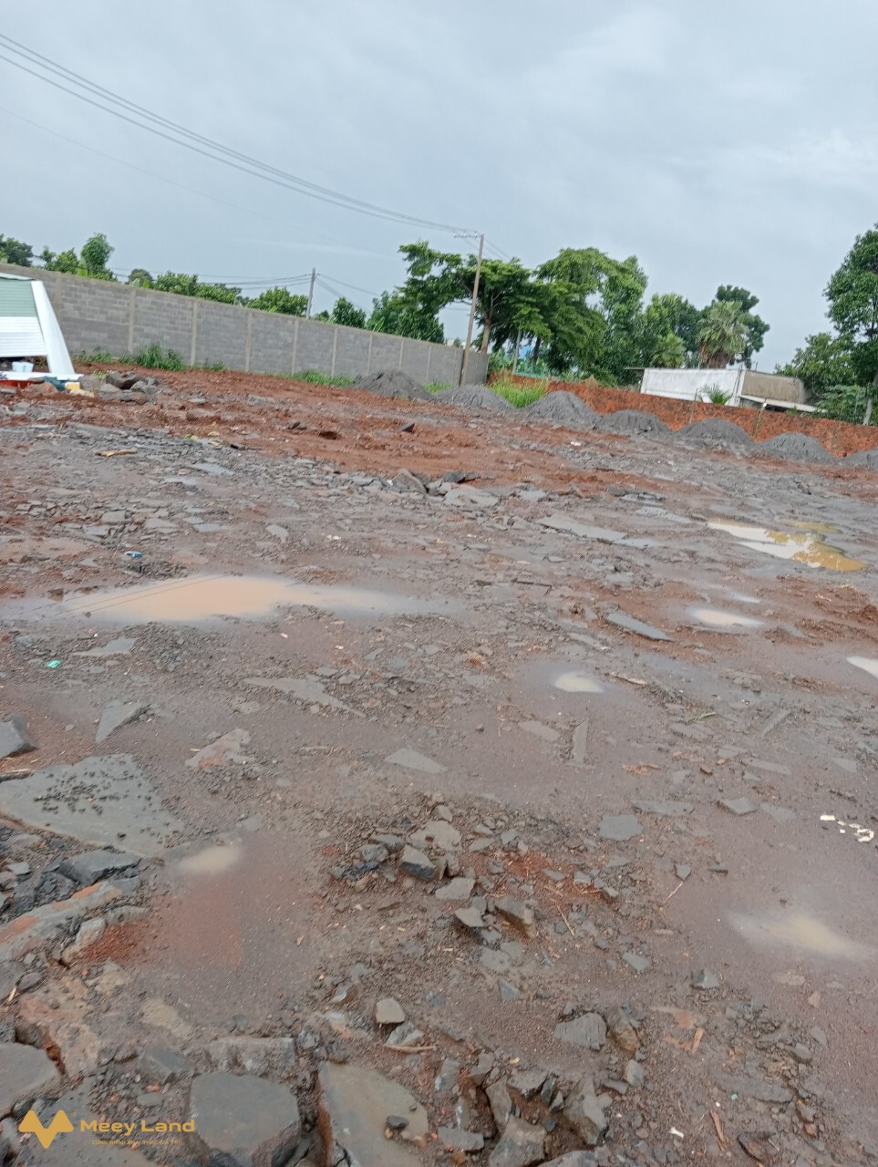 Mô tả nhà :+ Diện tích: 3,2  x 18, nở hậu 3.1m.+ Kết cấu: Cấp 4, 1 PN, 1WC, ở ngay. Nhà 1 đời chủ, chưa qua đầu tư.+ HXH tới cửa, hẻm thẳng 1 trục. Cách hẻm xe tải 4M, 30m ra mặt tiền.+ Pháp lý chuẩn, sổ riêng chính chủ.+ Vị trí: Ngay trung tâm Trường Thọ, đi đâu cũng tiện, gần chợ Thủ Đức. Gần trường học các cấp, trường Cao Đẳng, Đại học, nhà thờ..... 20 phút vào Sân bay.+ Giá bán : 3,7 tỷ.(Giá cũ 3,95 tỷ )+ Liên hệ Cao Lâm 0943642255 để được tư vấn và hướng dẫn xem nhà.Cám ơn Vì đã xem tin.