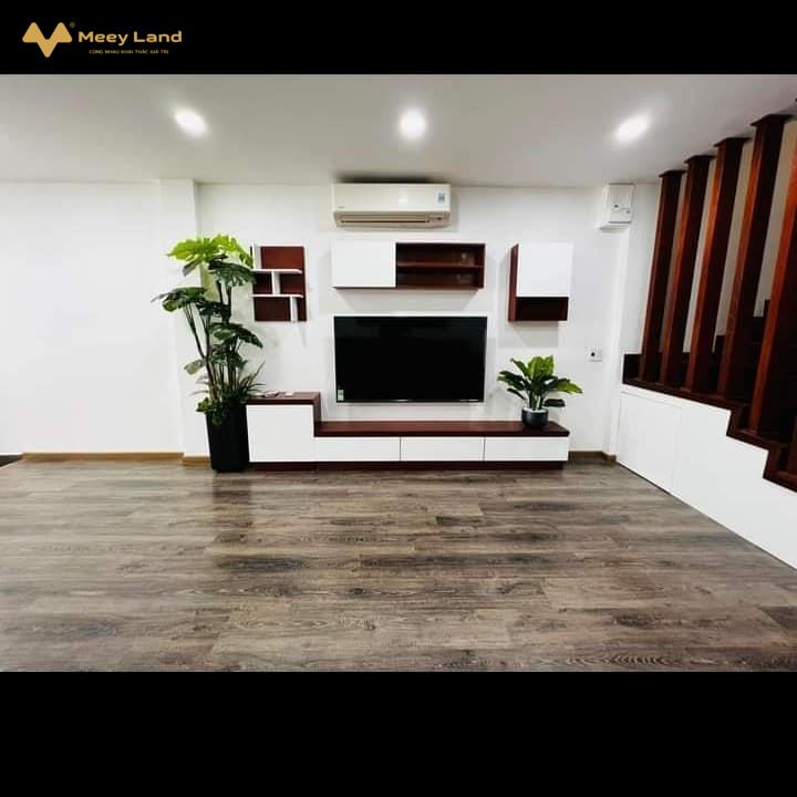 Cần bán gấp nhà một không hai quận 9 đường 5m, 3 tầng lầu 60m2, giá 5,2 tỷ