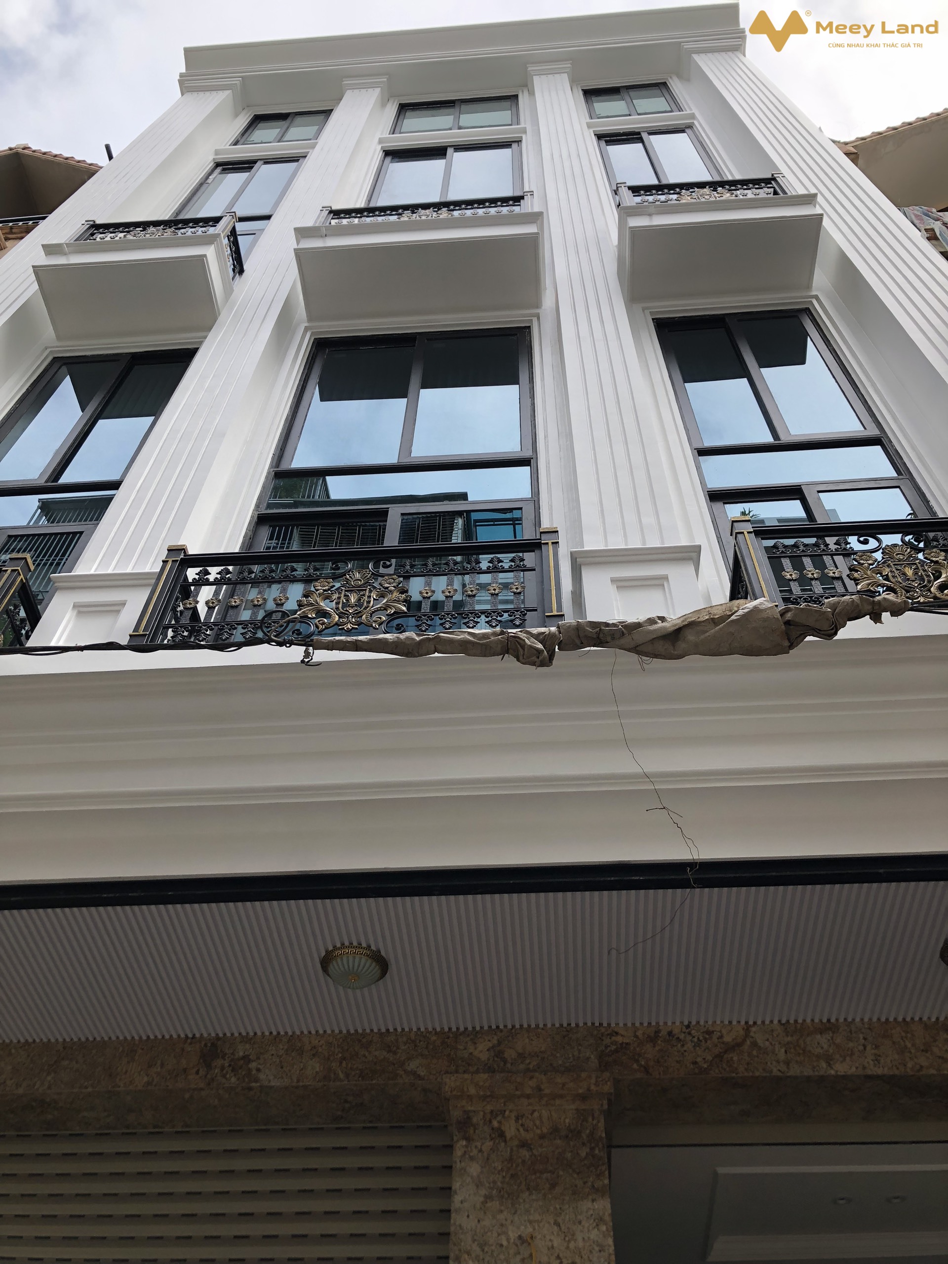 Chính chủ bán tòa nhà 7 tầng, thang máy, có hầm, phố Lê Đức Thọ, Mỹ Đình